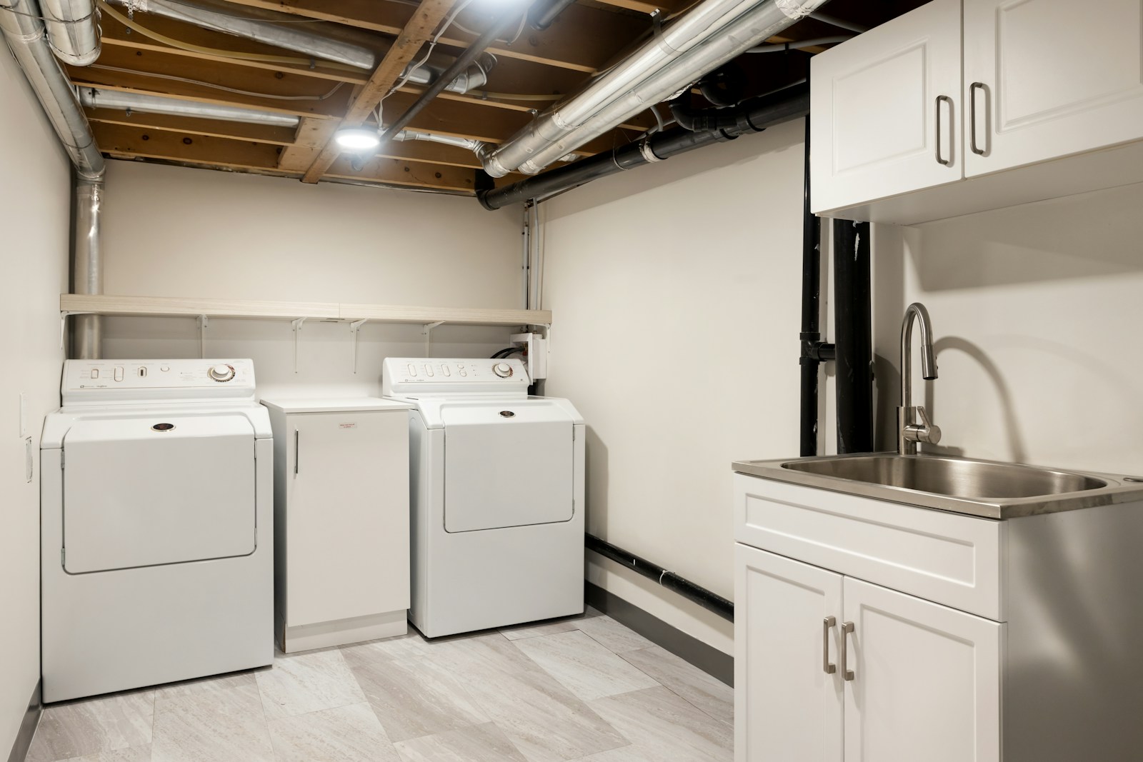 Modern Maytag dryer with wrinkle-free drying program