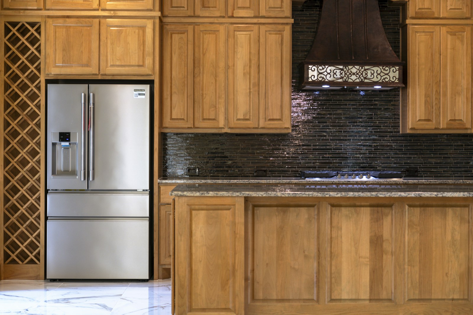 Maytag cooktop with dual temperature zones